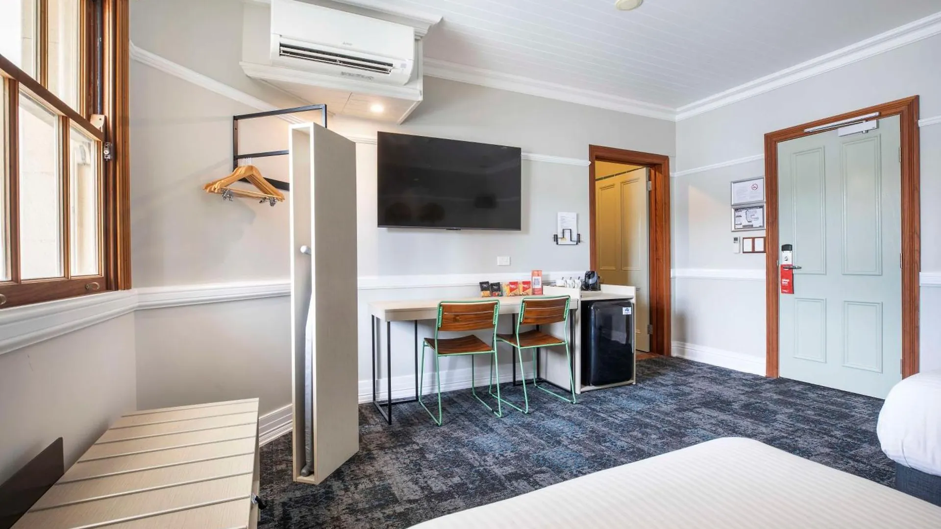 *** Inn Nightcap At Manly Hotel Brisbane Australia
